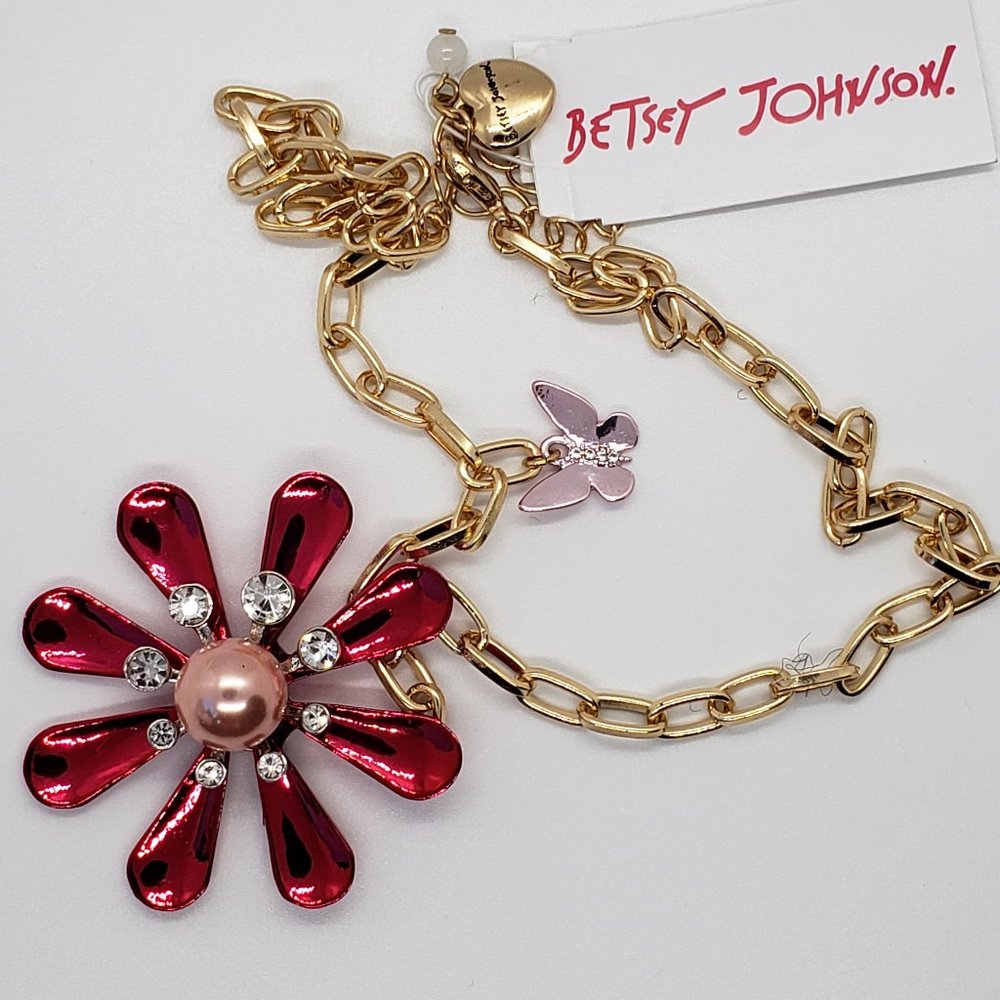 Betsey Johnson Gold Tone Oval Link Reddish Pink Daisy Flower Necklace W/Crystals